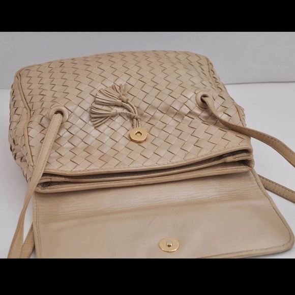 BOTTEGA VENETA Beige Tassel Intrecciato Leather Shoulder Bag | PRELOVED👜🤎👜 - Picture 12 of 16